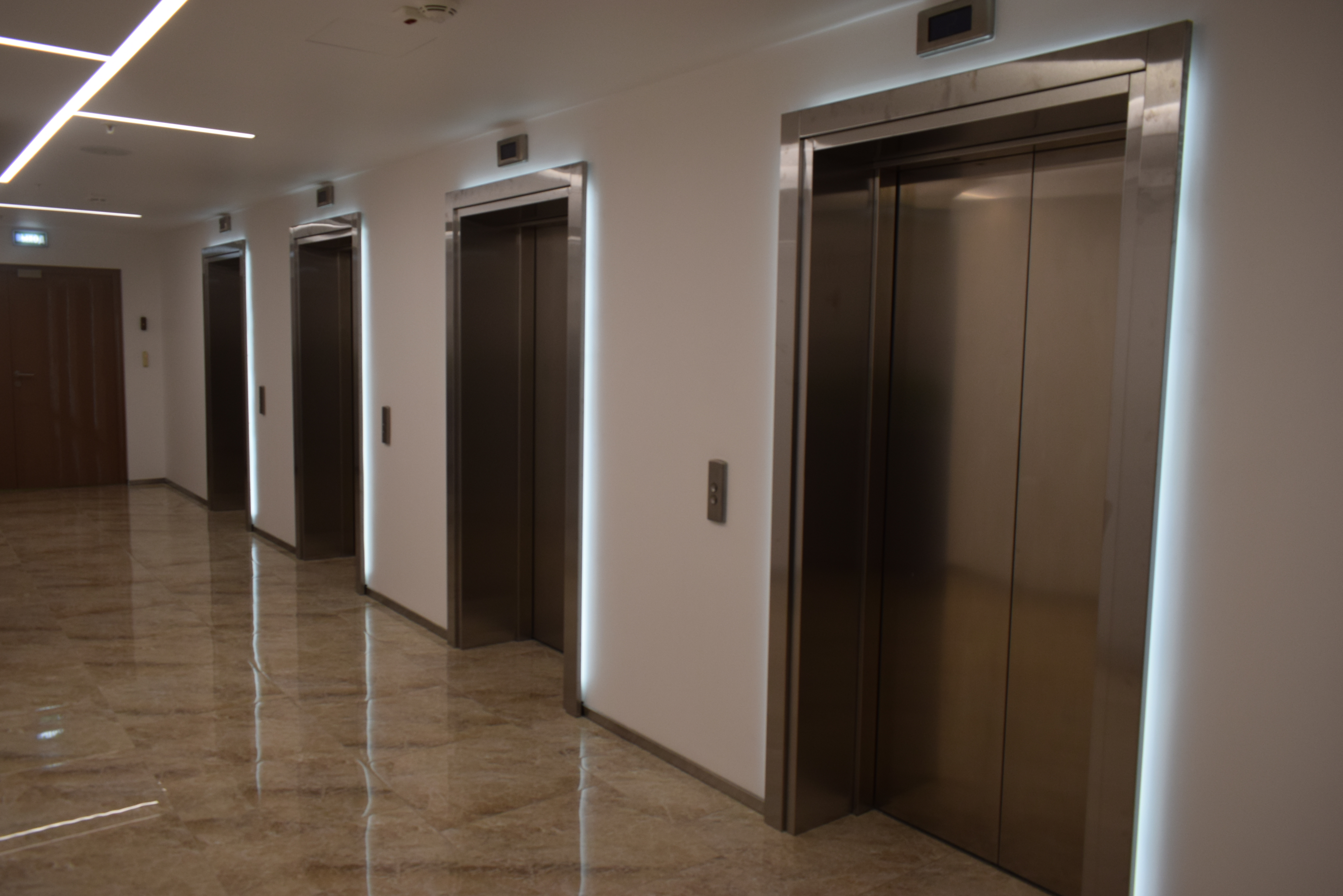 Лифтовые обрамления с подсветкой