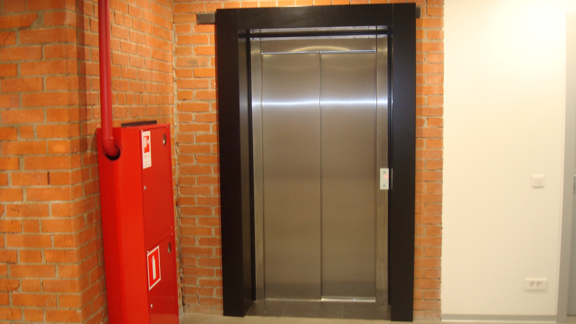 Лифтовые порталы из крашеной стали RAL