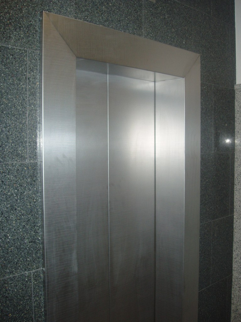 Порта лифта из нержавейки DECO