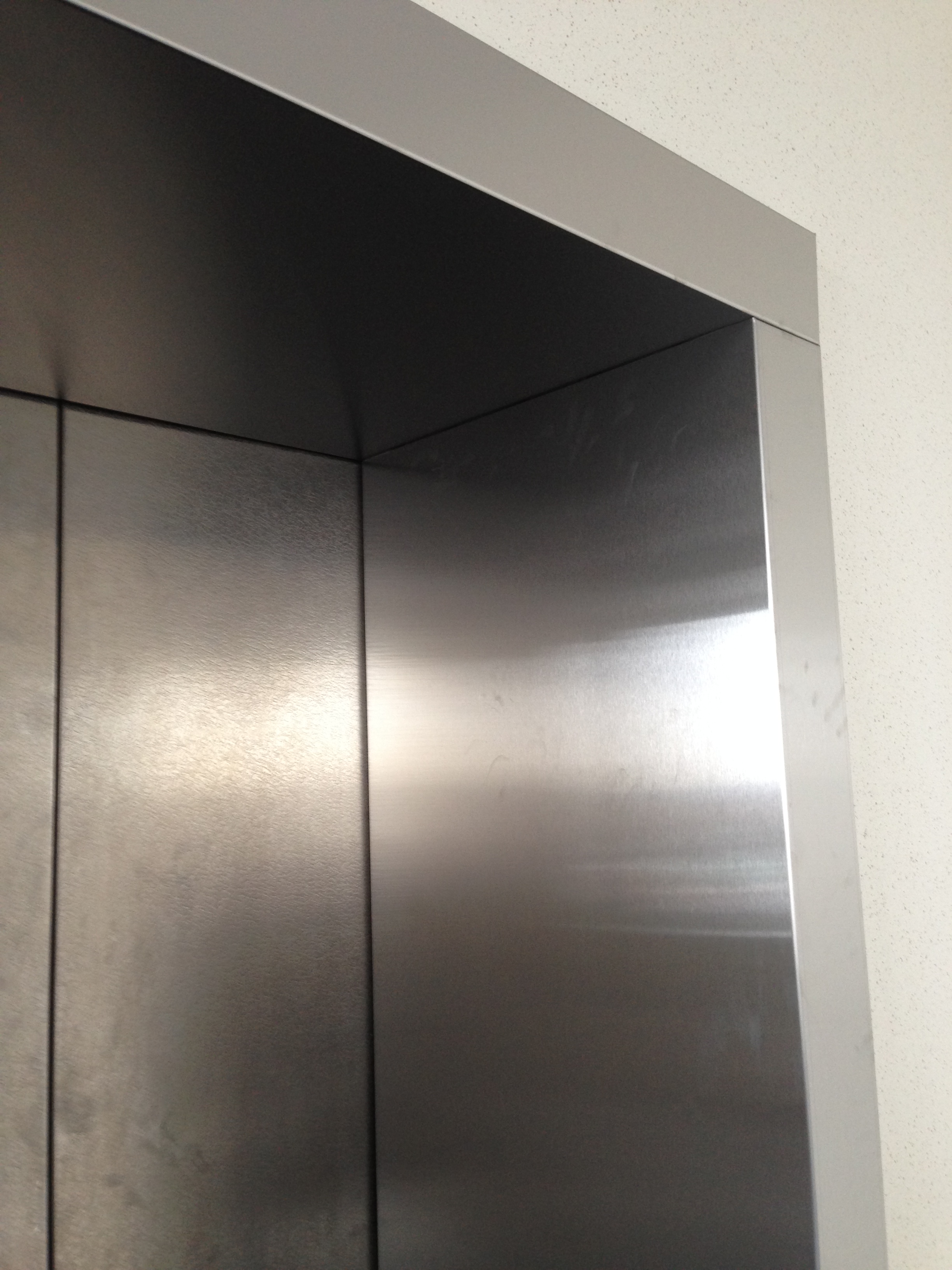 Обрамление лифта из нержавеющей стали