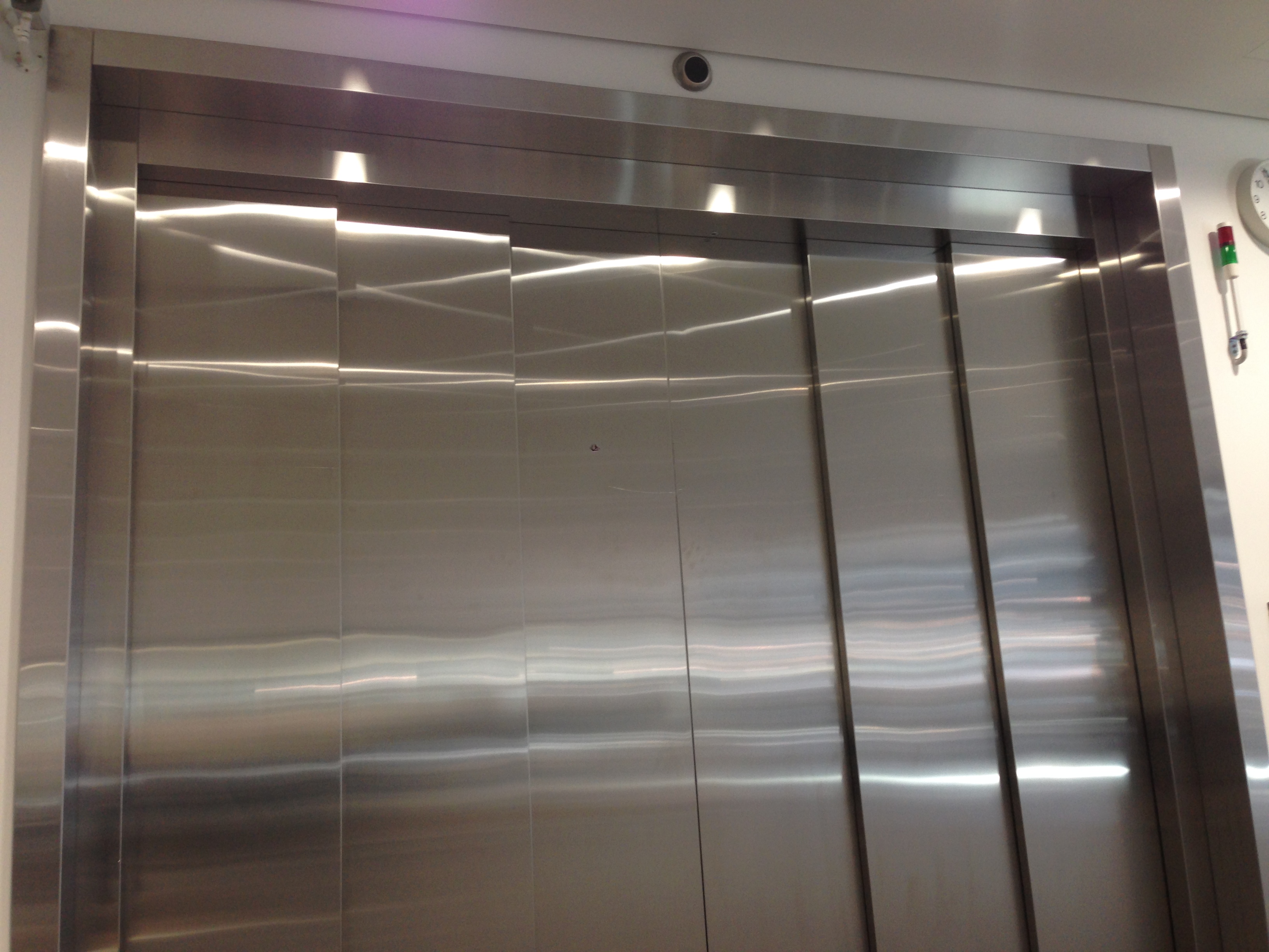 Лифтовой портал для грузового лифта